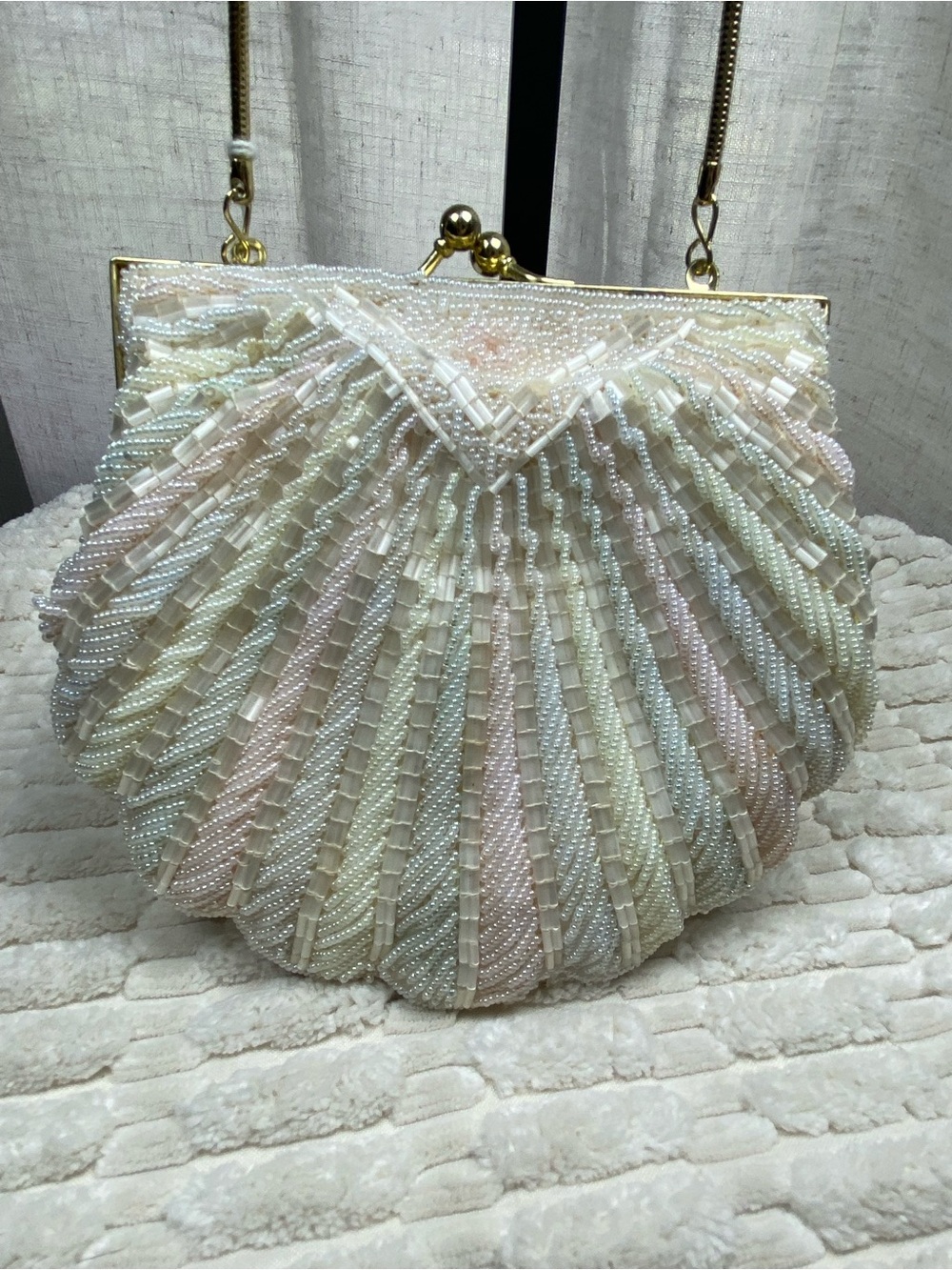Vintage La Regale Vanessa Beaded Shell Bag Iridescent Pastel Clam Clutch Evening